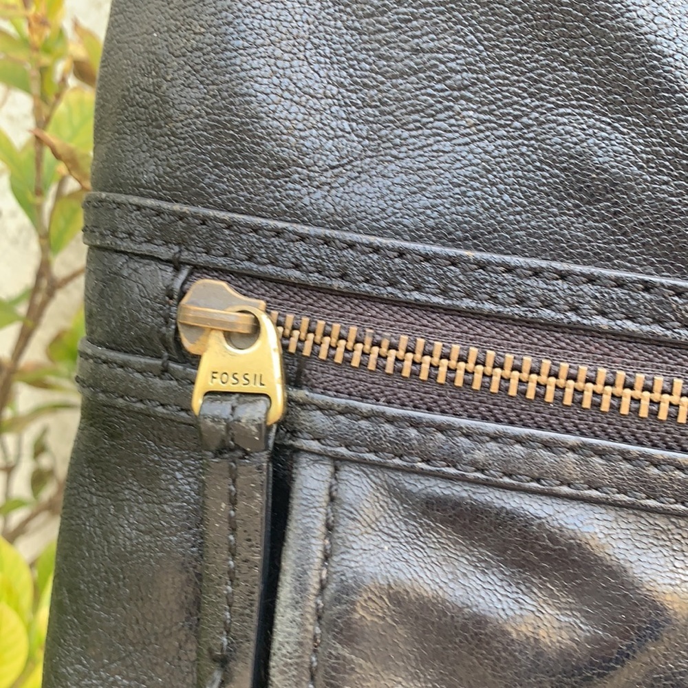 Fossil Large Black Leather Crossbody Purse - Picture 4 of 15